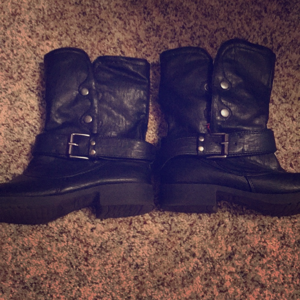 Combat boots